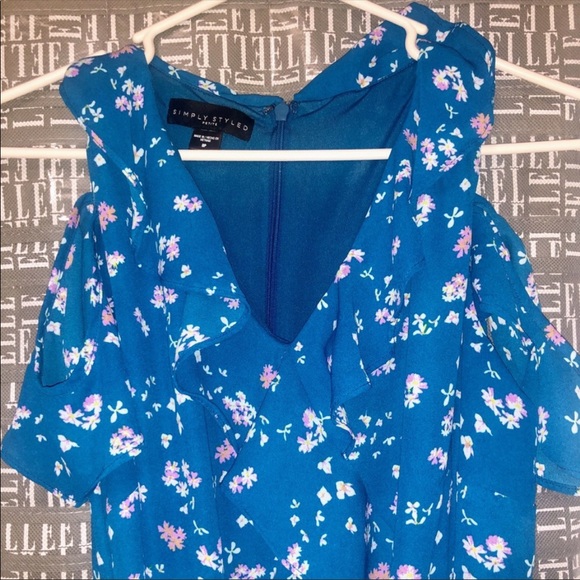 Cold-Shoulder Floral Dress 🌸💙 - Picture 3 of 13